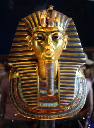 Can canh mat na vang quy gia cua pharaoh Tutankhamun